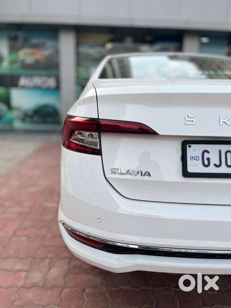 Skoda Slavia 1.0 Tsi Style At, 2025, Petrol