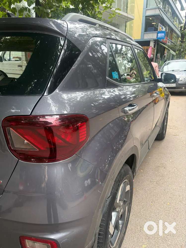 Hyundai Venue 2020 Petrol 43000 Km Driven