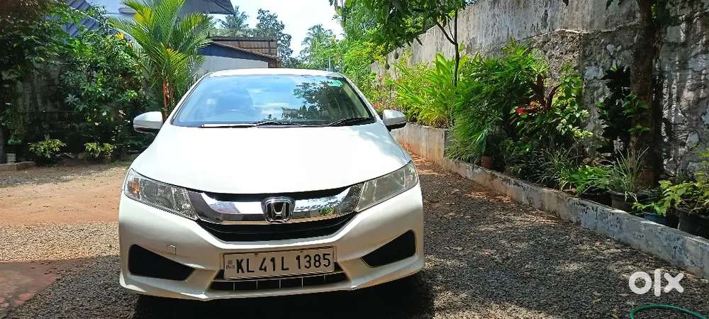 Very Good Condition. Power Full A C. Good Seat Cover.