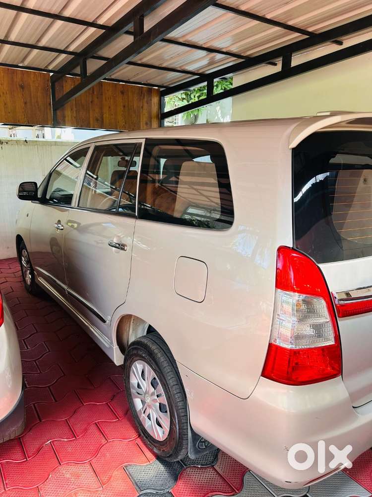 2016 Innova Single Owner Low Km, New Tires And Battery.