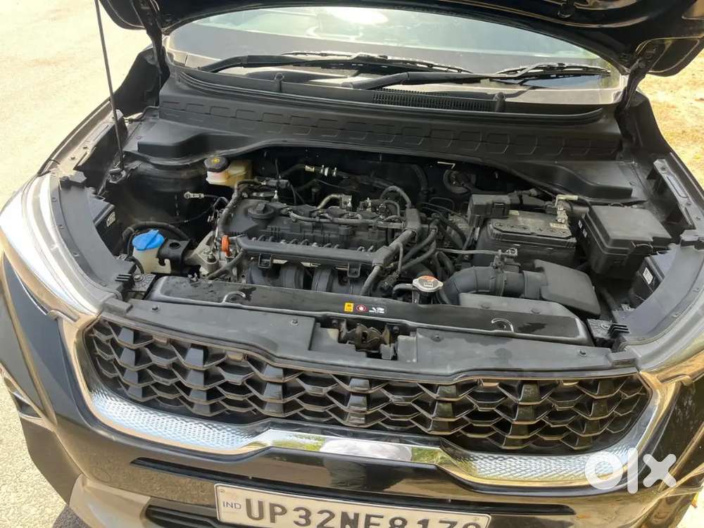 Less Driven Black Kia Sonet
