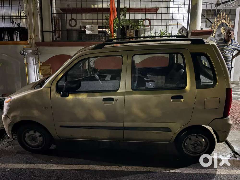 This Maruti Suzuki Wagon R Offers A Reliable Driving Experience.
- Man