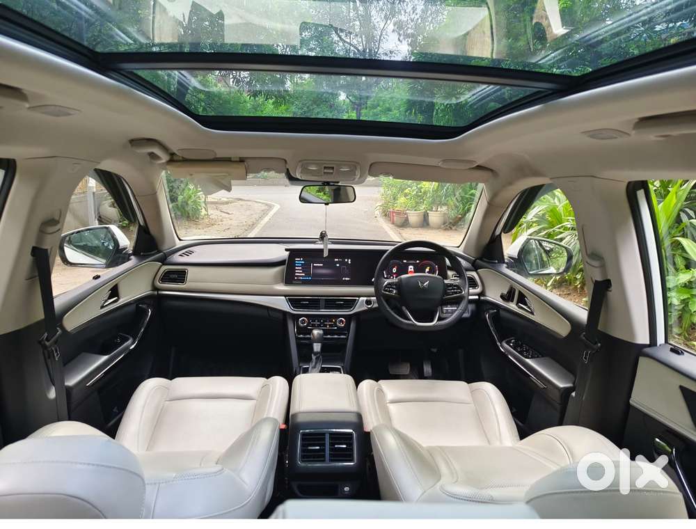 Mahindra Xuv700 2.2 Ax 7 Diesel At Luxury Pack Str, 2025, Diesel