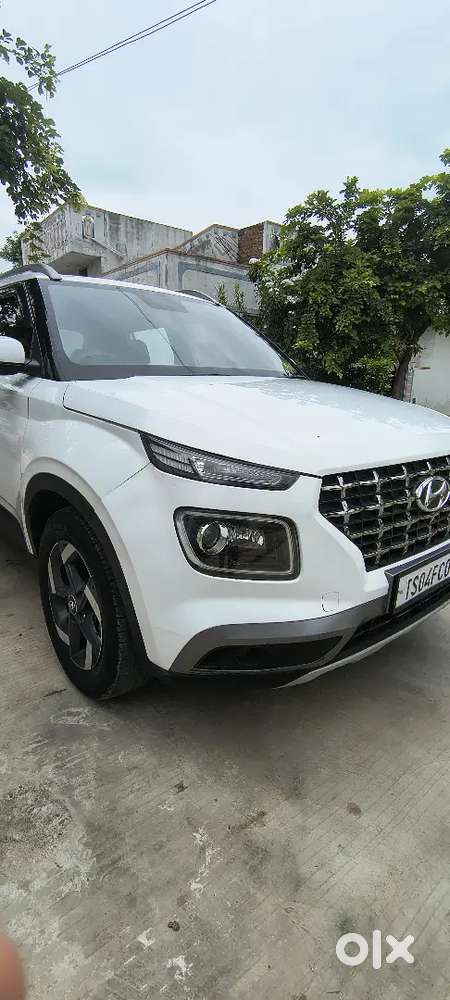 Hyundai Venue 2020 Diesel Good Condition.  Full Insurance Valid