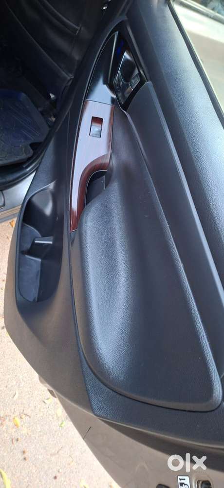 Toyota Innova Crysta 2.8 Gx At, 2017, Diesel