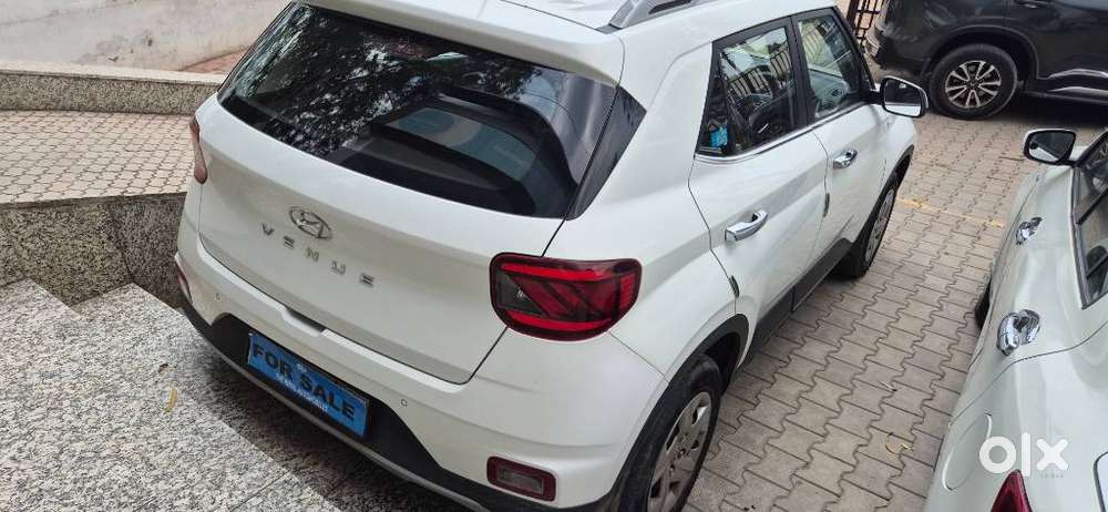 Hyundai Venue 1.2 S (o), 2020, Petrol