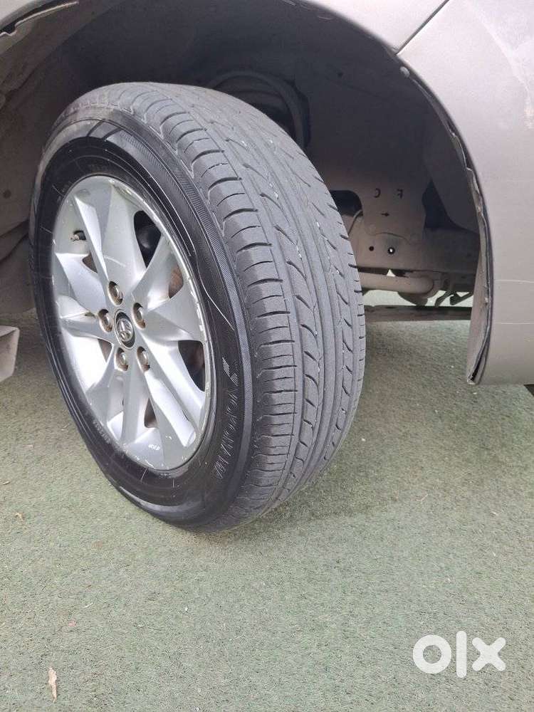 Toyota Innova Crysta 2.4 V 8 Str, 2016, Diesel