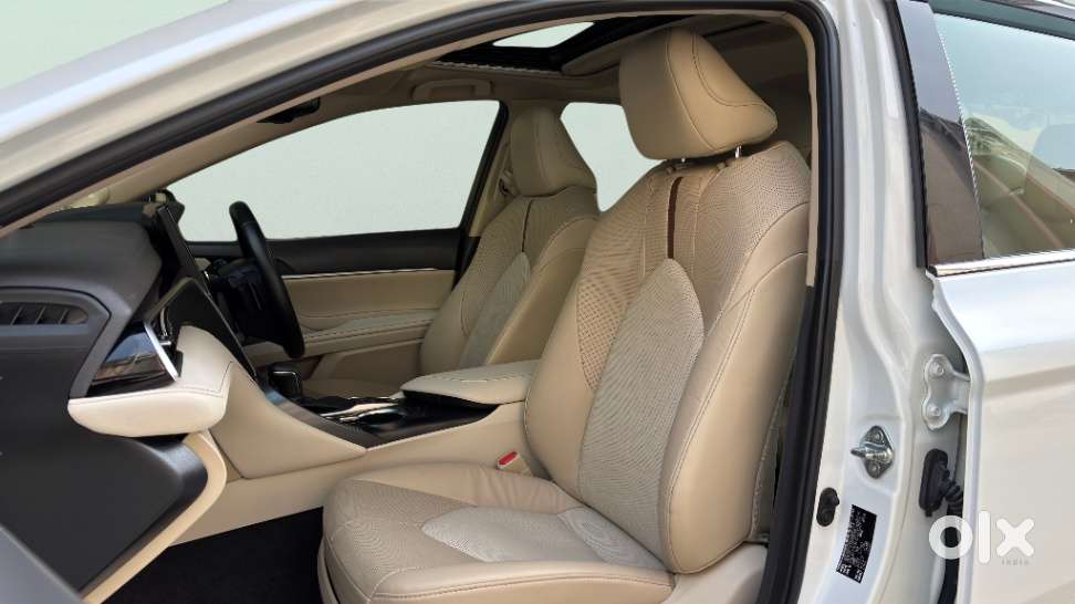 Toyota Camry 2.5 Hybrid, 2023, Petrol