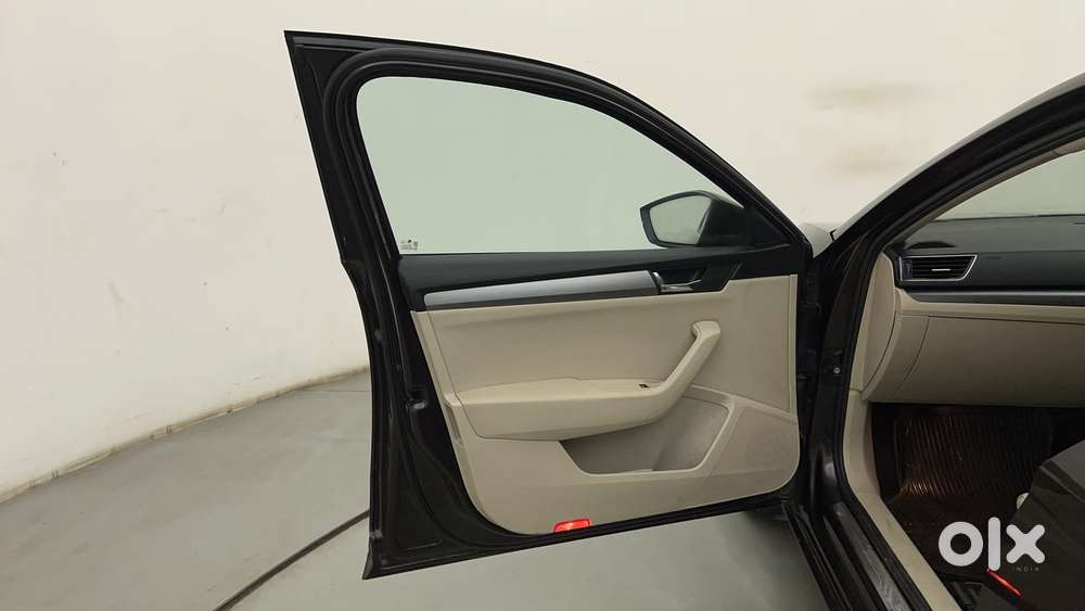 Skoda Superb [ ] 1.8 Style Tsi At, 2018, Petrol