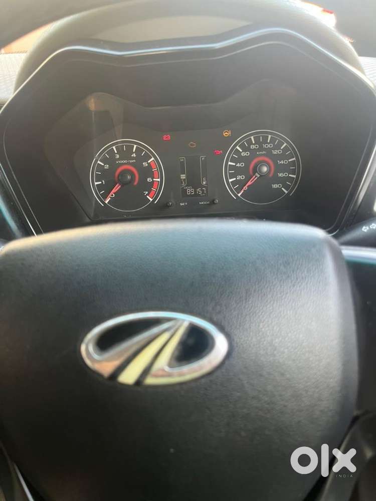 Mahindra Kuv 100