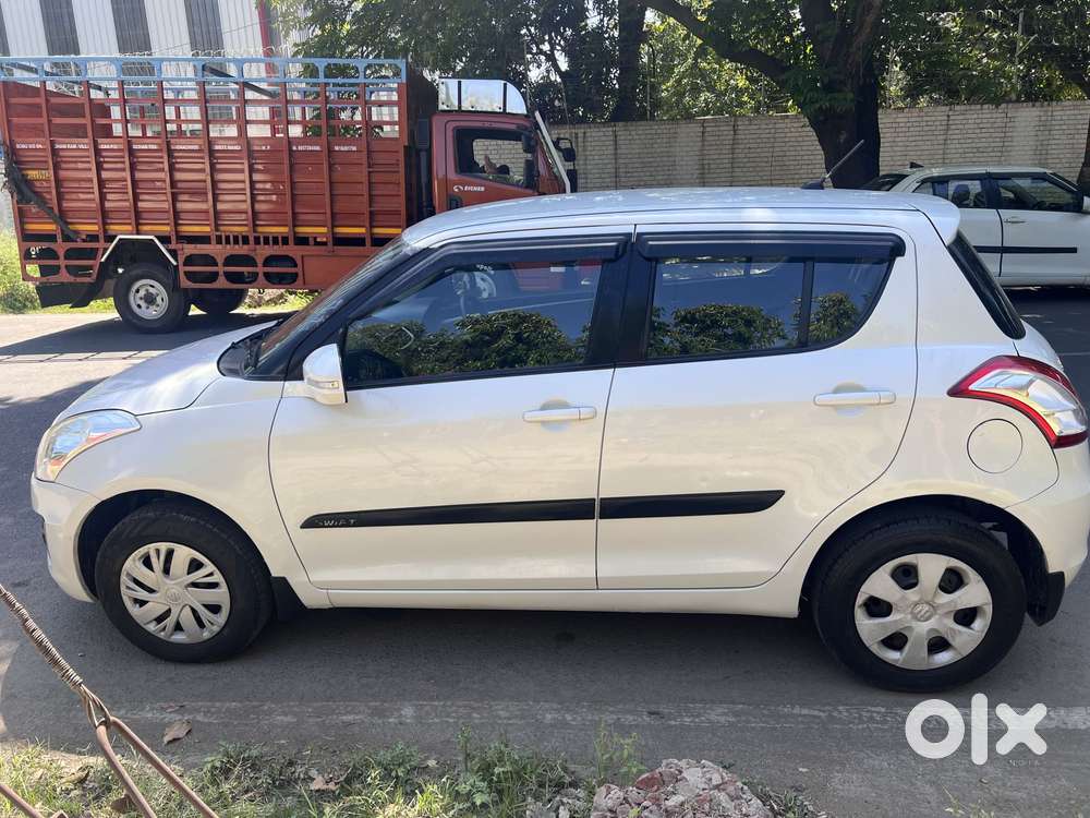 Maruti Suzuki Swift Vxi Optional, 2016, Petrol