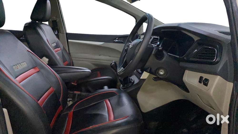 Mahindra Marazzo M6, 2019, Diesel