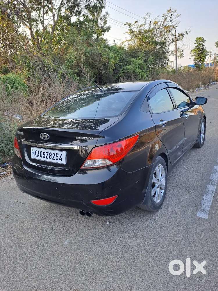Hyundai Verna 2011