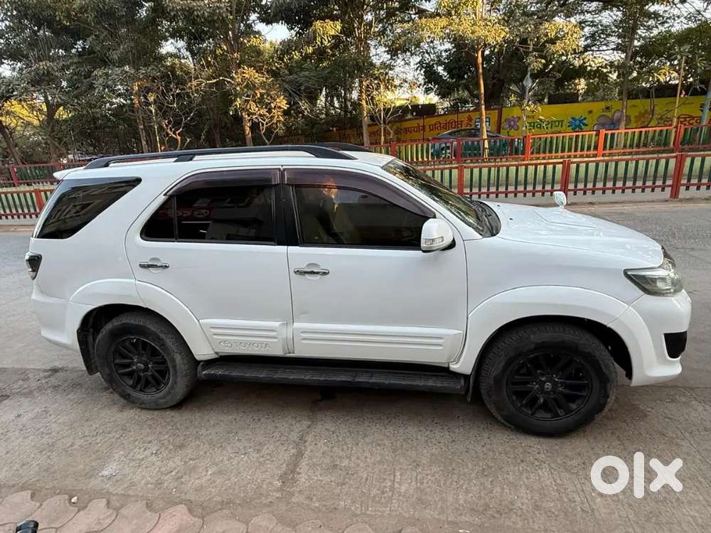 Toyota Fortuner 2013 Diesel 140000 Km Driven