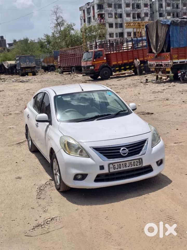 Nissan Sunny, 2015, Petrol