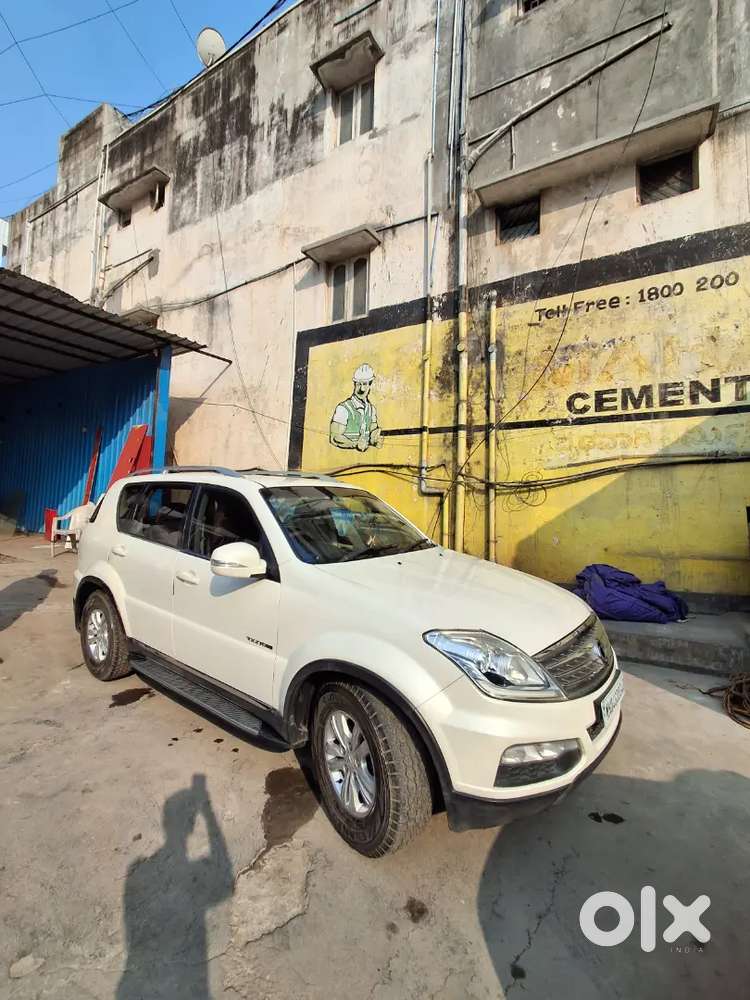 Mahindra Rexton 2013