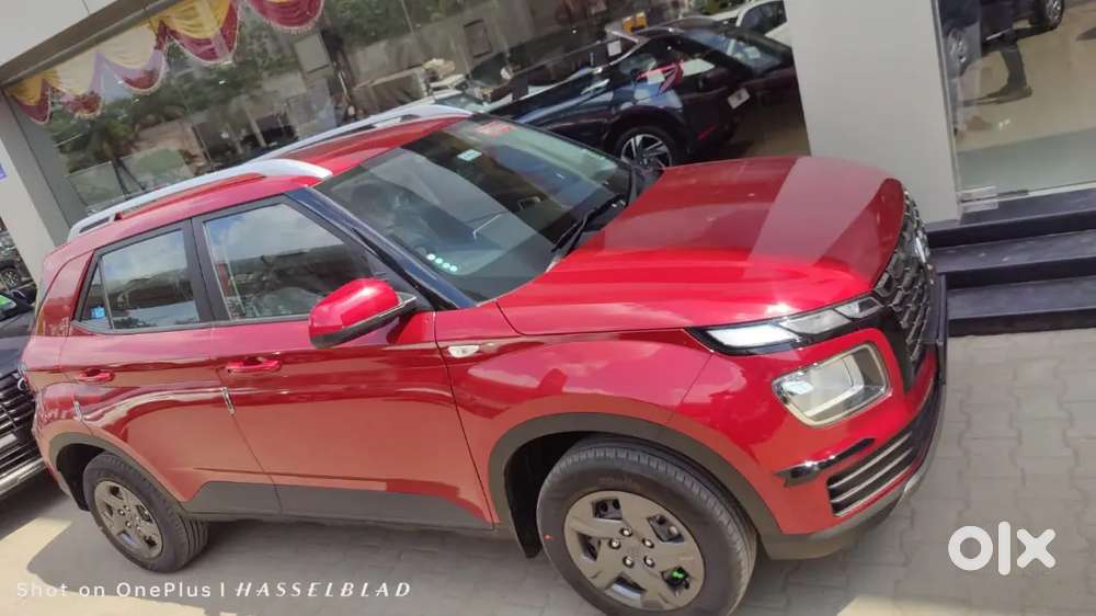 Hyundai Venue 2023 Petrol 19000 Km Driven