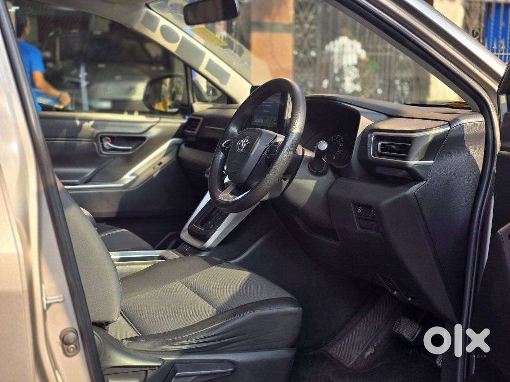 Toyota Innova Hycross 2.0 G-slf 8 Str, 2023, Petrol