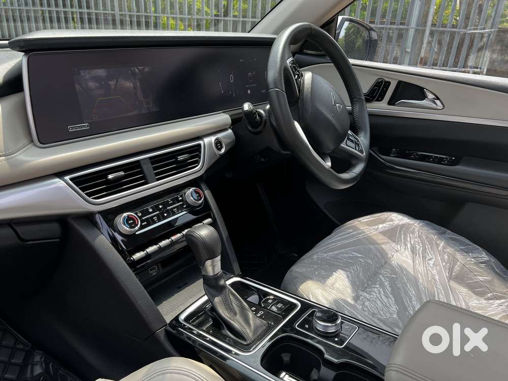 Mahindra Xuv700 2.2 Ax 7 Diesel At Luxury Pack Str, 2022, Diesel