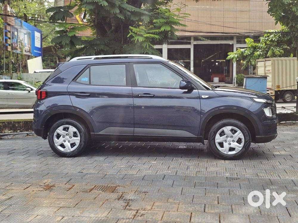 Hyundai Venue S 1.2 Petrol, 2022, Petrol