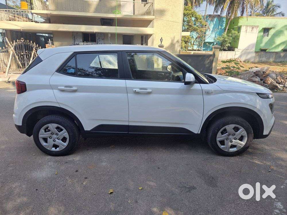 Hyundai Venue E, 2020, Petrol