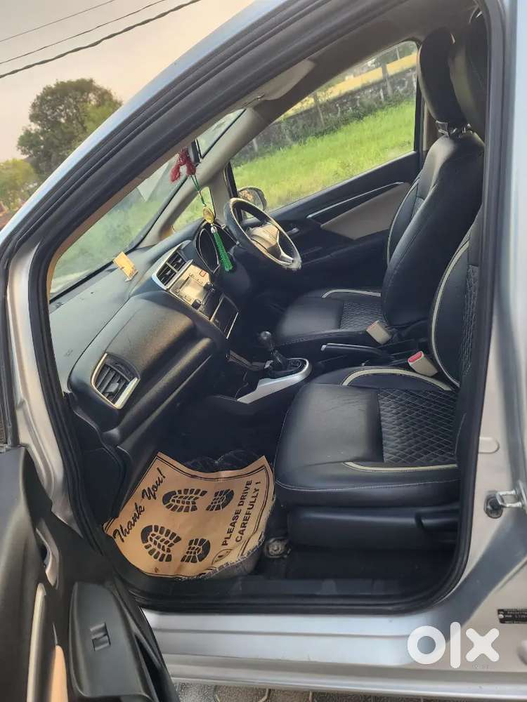 Honda Jazz V 
Power Windows 
Power Steering 
Power Break