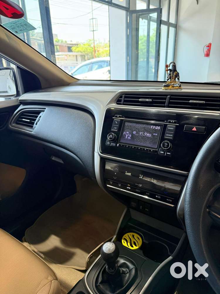 Honda City 1.5 V 4th Gen I-vtec Mt, 2016, Petrol