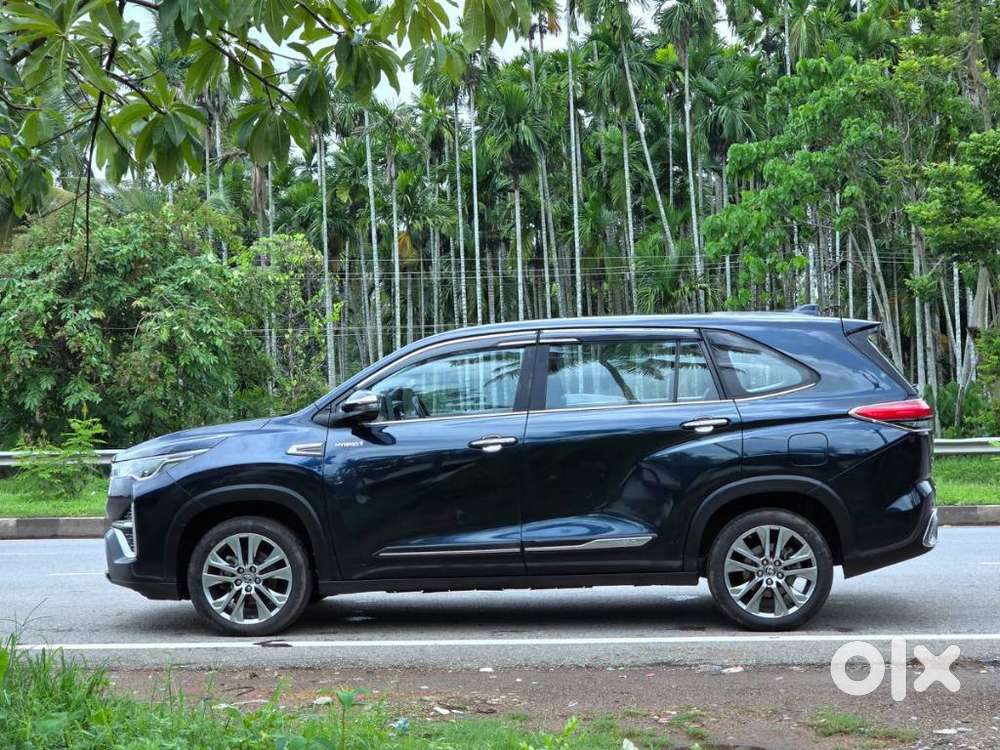 Toyota Innova Hycross 2.0 Zx (o) Hybrid 7 Str, 2023, Petrol