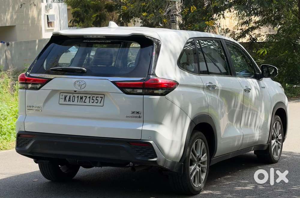 Toyota Innova Hycross 2.0 ZX (O) Hybrid 7 STR, 2023, Petrol