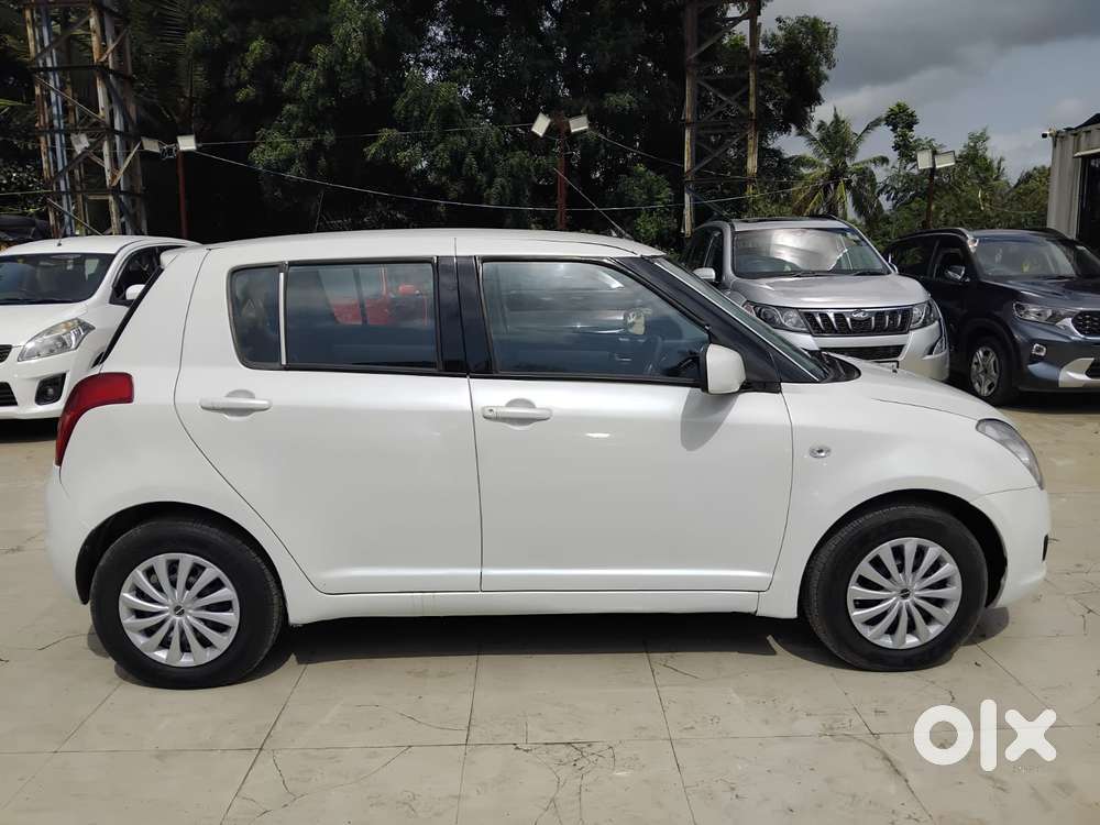 Maruti Suzuki Swift Vxi 1.2 Abs Bs-iv, 2011, Petrol