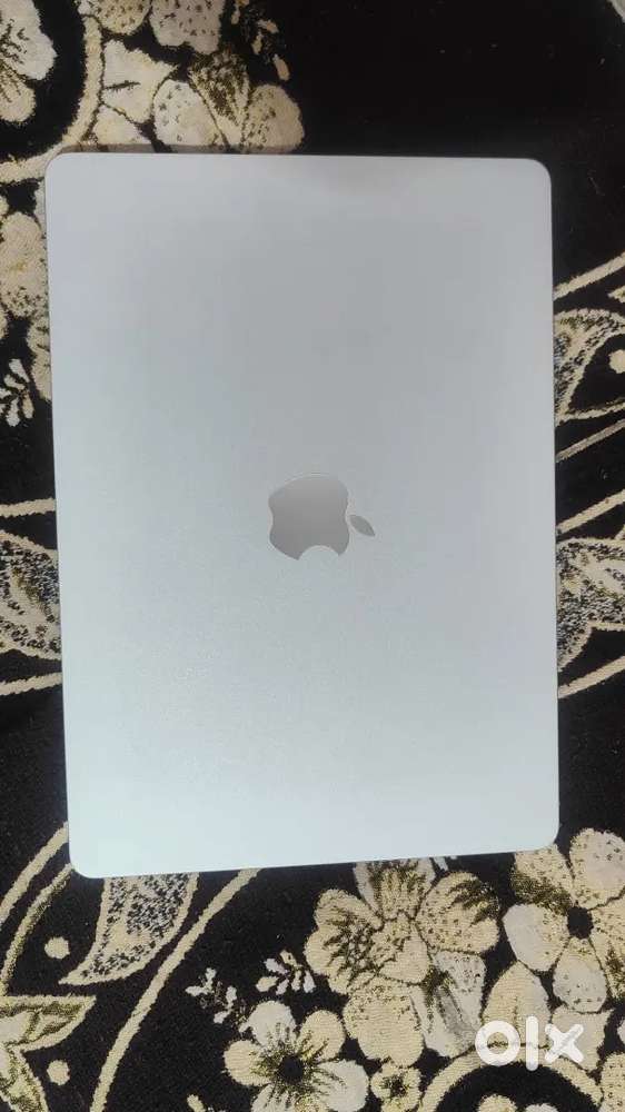 Macbook M5 16/512 Full body lamination (brand new)