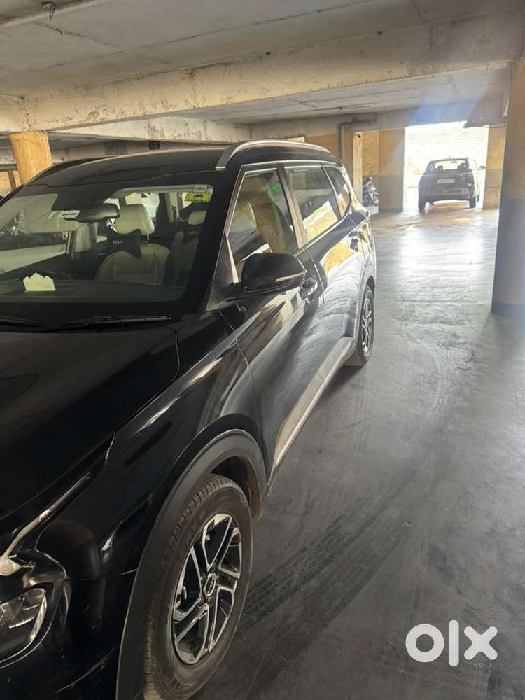 Kia Carens New Condition Single Driver Car.