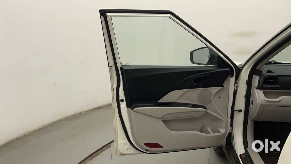 Mahindra Xuv300 1.2 W6 Amt Petrol, 2022, Petrol