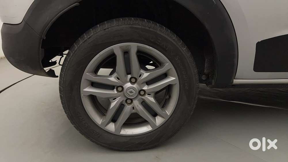 Renault Triber Rxz, 2022, Petrol