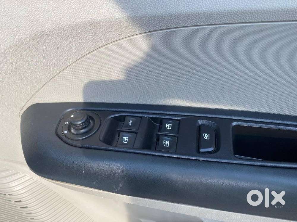 Renault Triber Rxz, 2023, Petrol