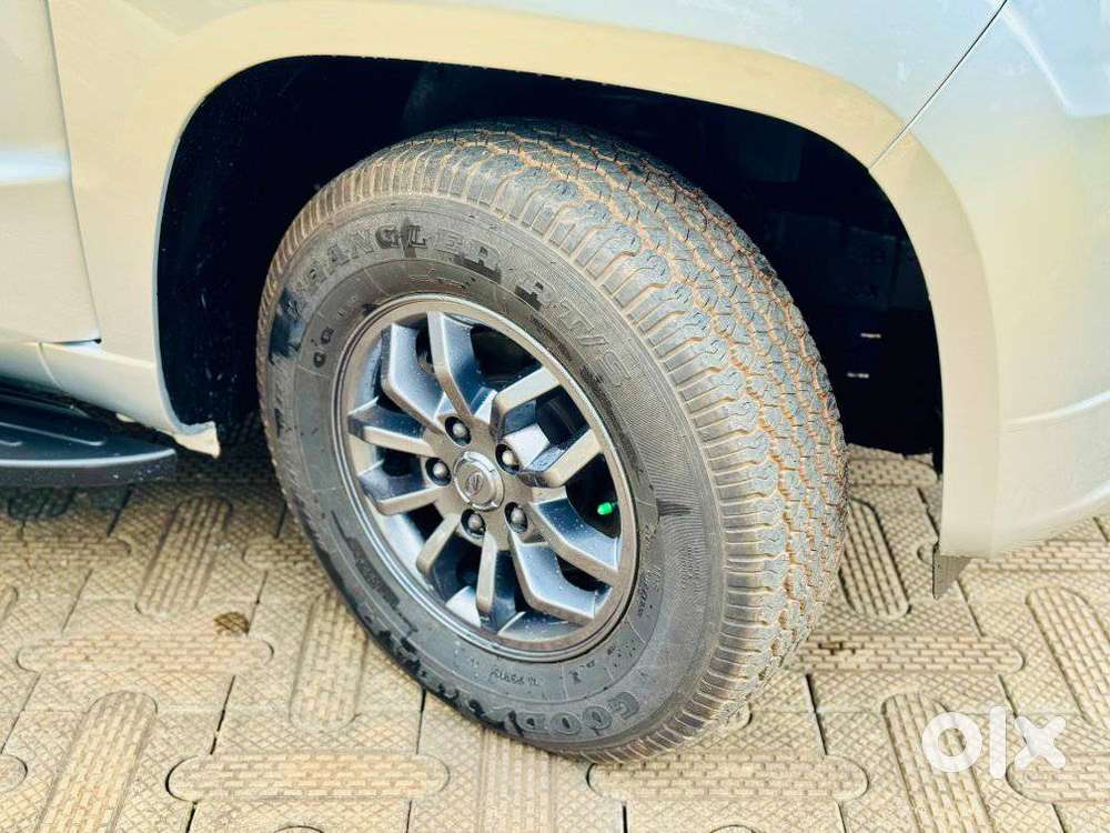 Mahindra Tuv 300 T10, 2018, Diesel