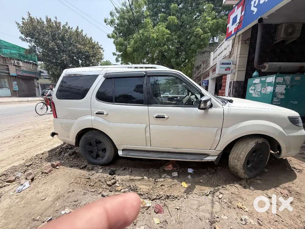 Tata Safari Storme 2014