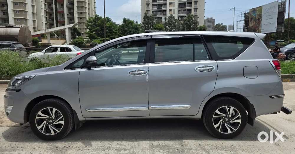 Toyota Innova Crysta [2020-ongoing] 2.4 Vx 8 Str, 2025, Diesel