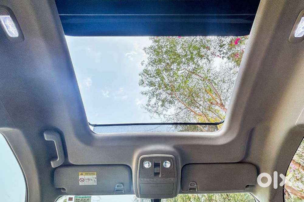 Mahindra Xuv700 Ax 5 Petrol Mt Str (e), 2022, Petrol