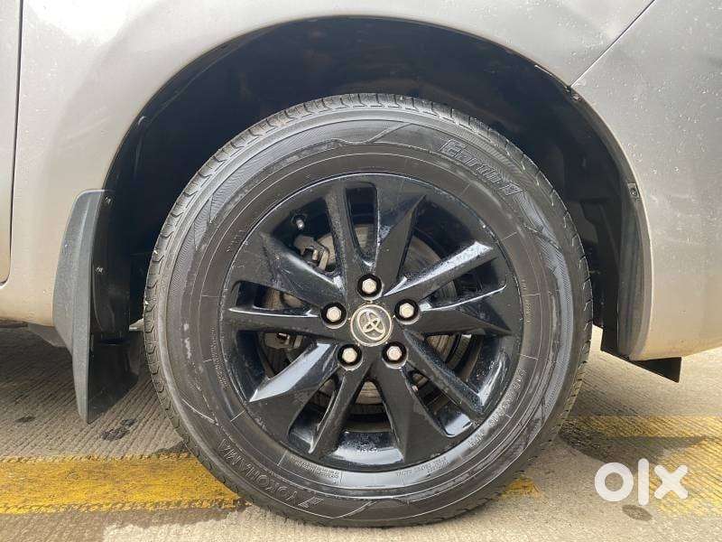 Toyota Innova Crysta 2.8 Gx At 8 Seater, 2017, Diesel