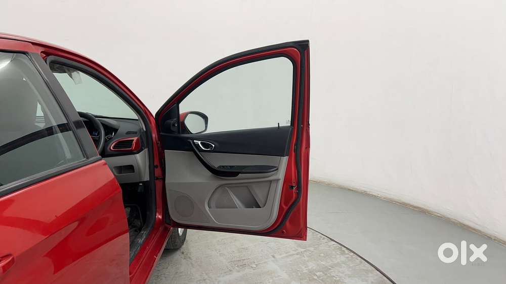 Tata Tiago Xza, 2018, Petrol