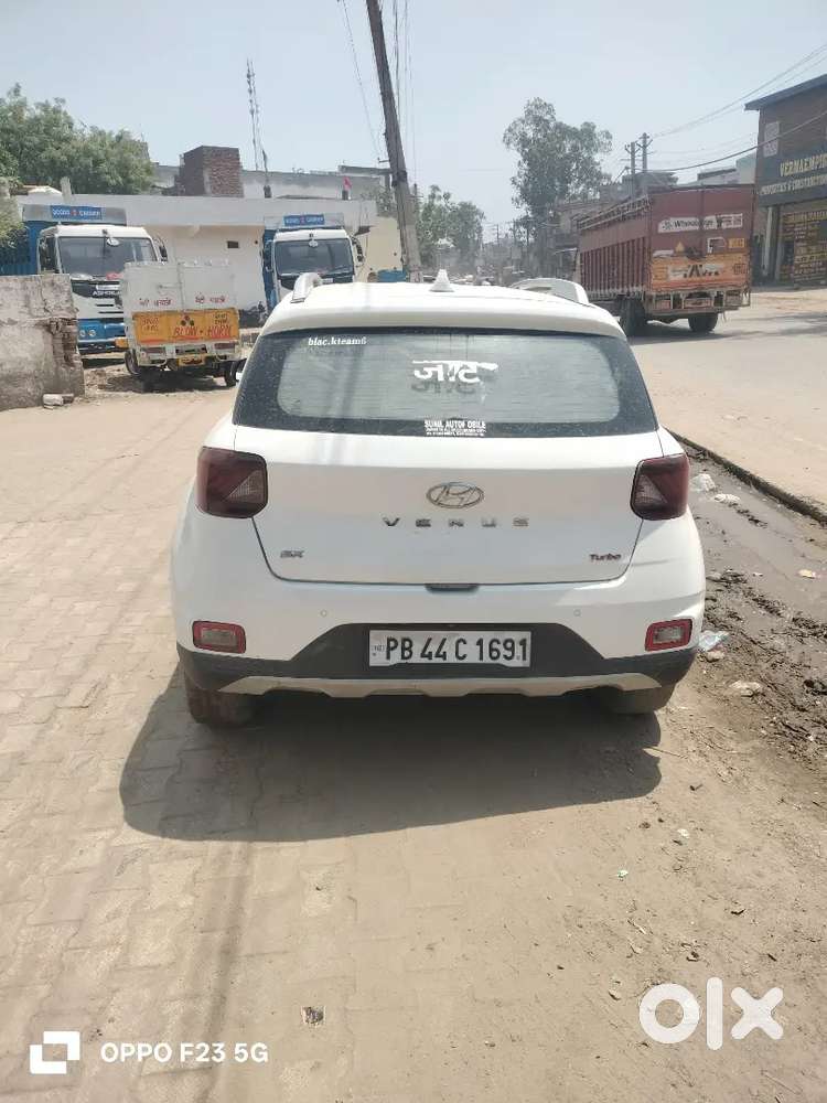 Hyundai Venue 2021 Petrol 60450 Km Driven