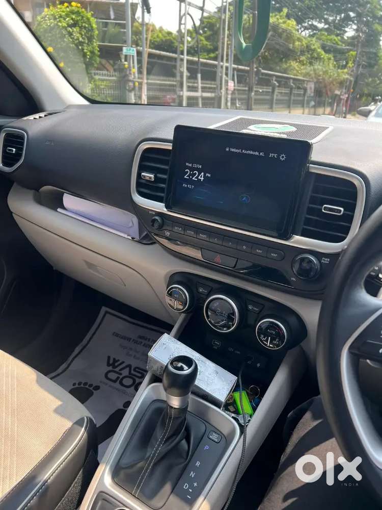 Hyundai Venue 2024 Petrol Well Maintained