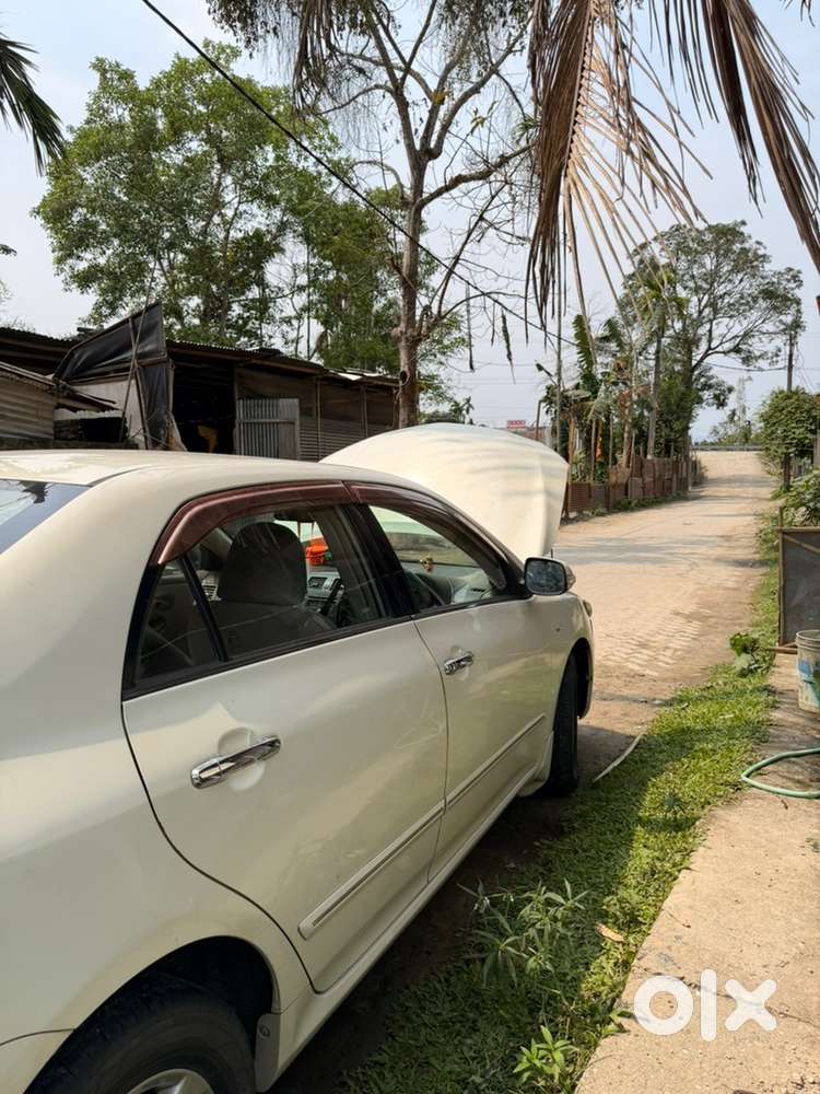 Toyota Corolla Altis 2010 Petrol Manual Car