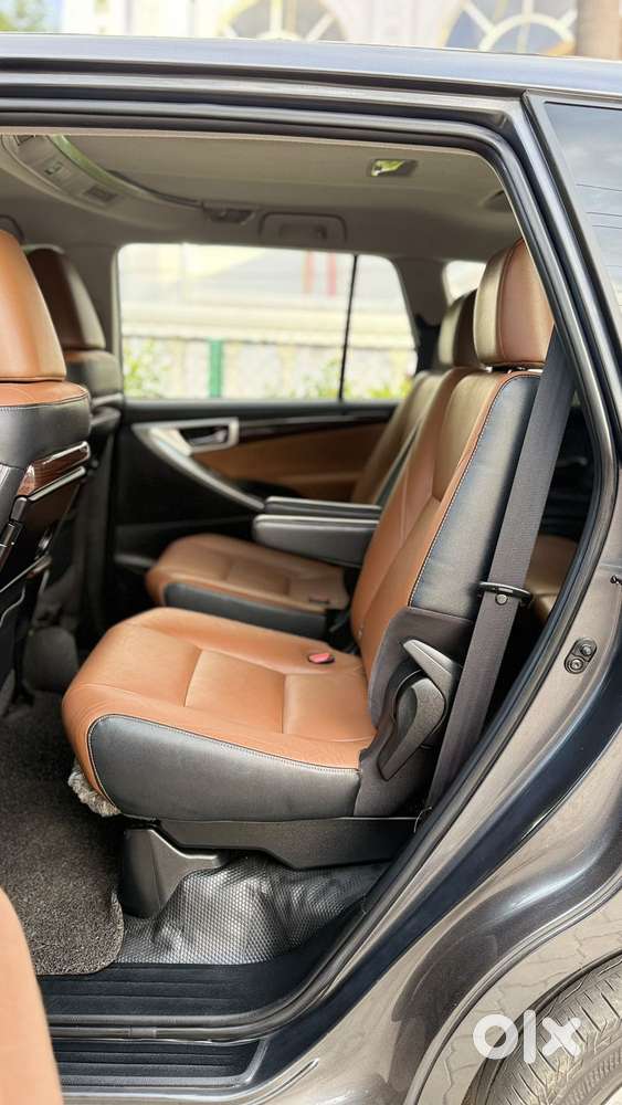Toyota Innova Crysta 2.8 Zx At 7 Seater, 2016, Diesel