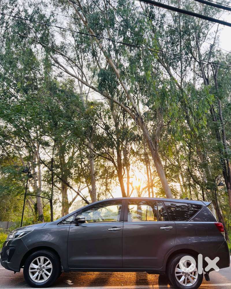 Toyota Innova Crysta 2.8 Zx At 7 Seater, 2017, Diesel