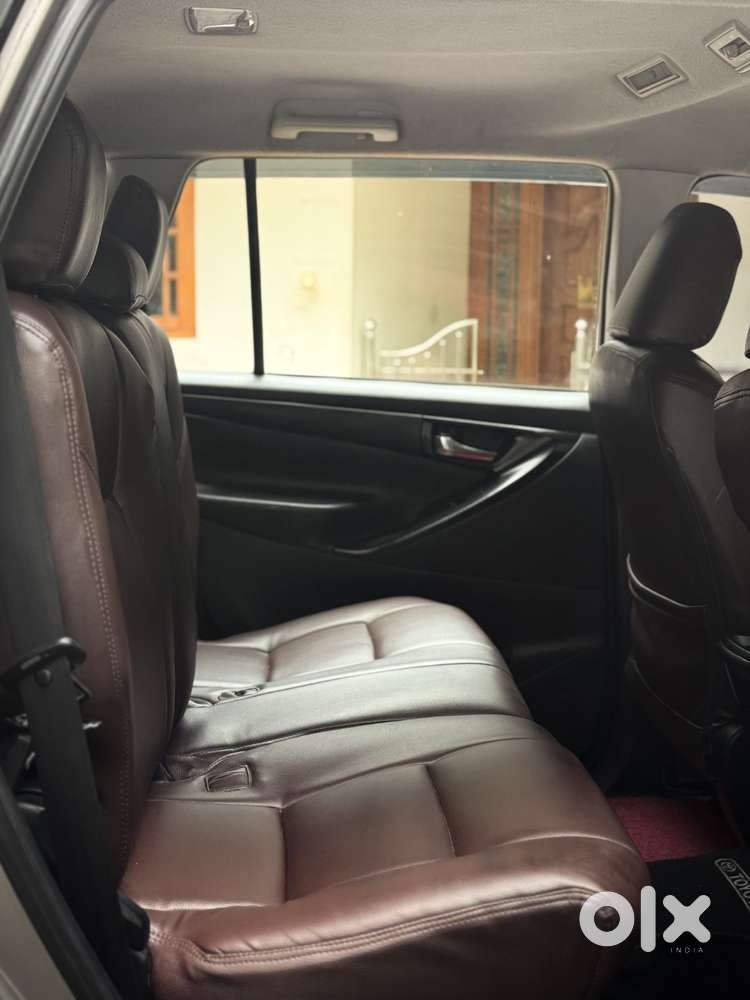 Toyota Innova Crysta 2.4 G