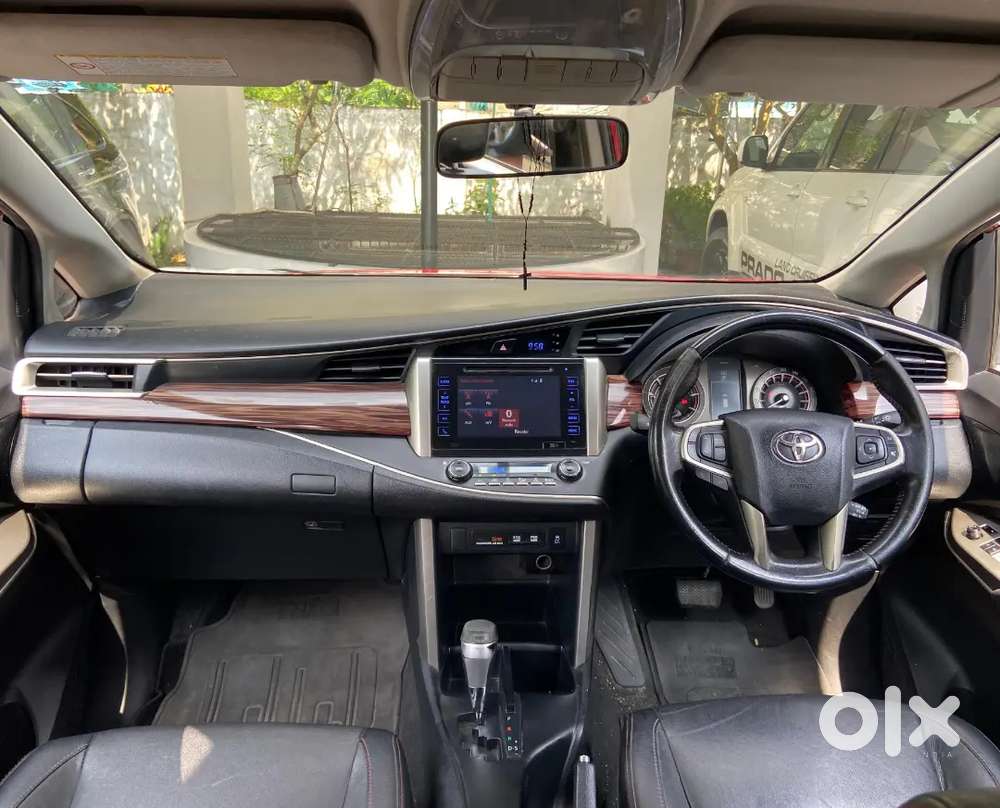 Toyata Crysta Touring Spot Automatic, Single Owner, Company Serviced