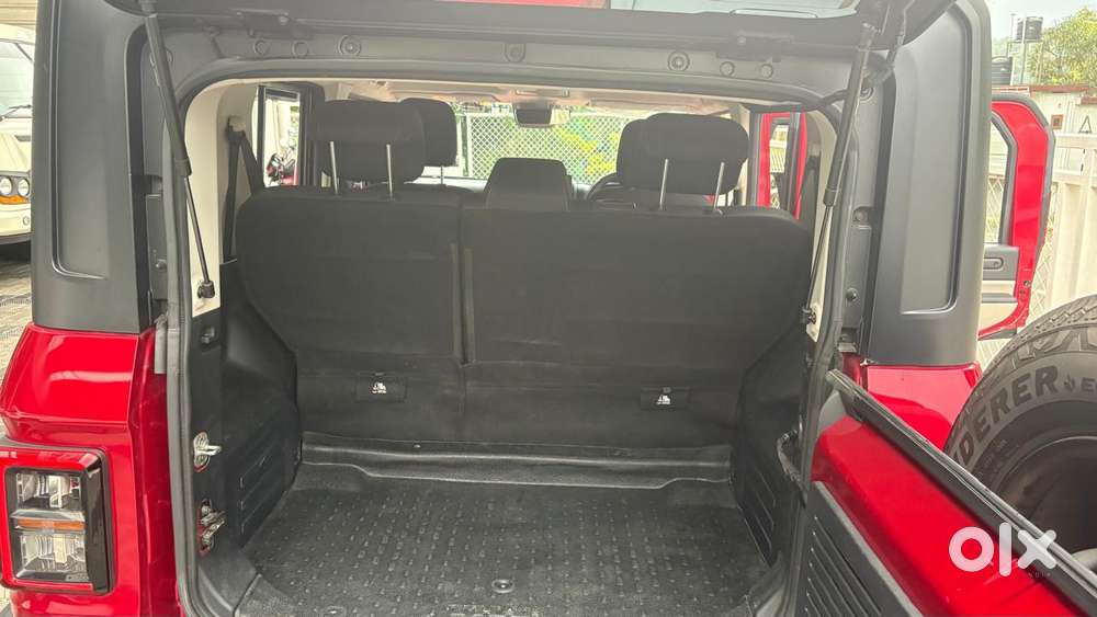Mahindra Thar Roxx Ax3 L Diesel Mt 2wd, 2025