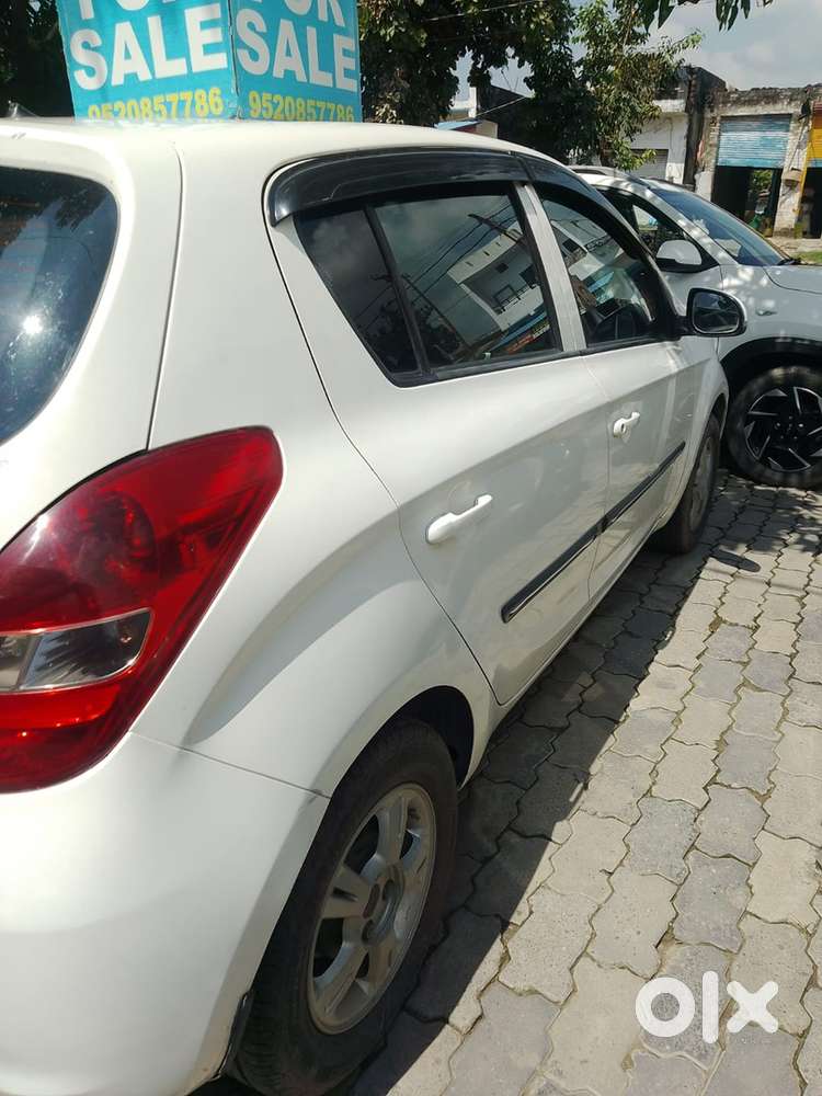 Hyundai I20 Petrol Manual 2012